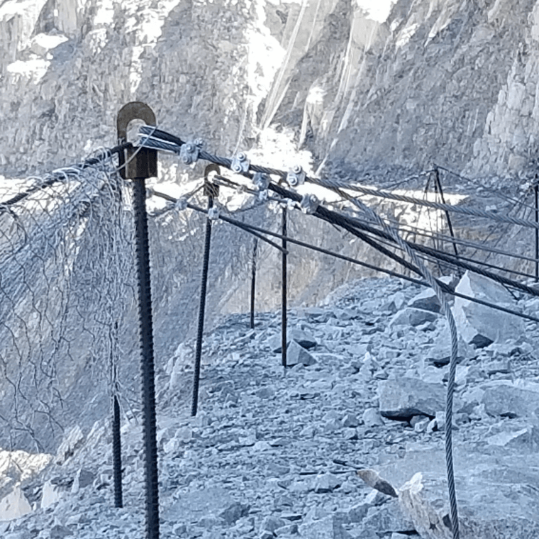 Slope mesh for rock burst protections